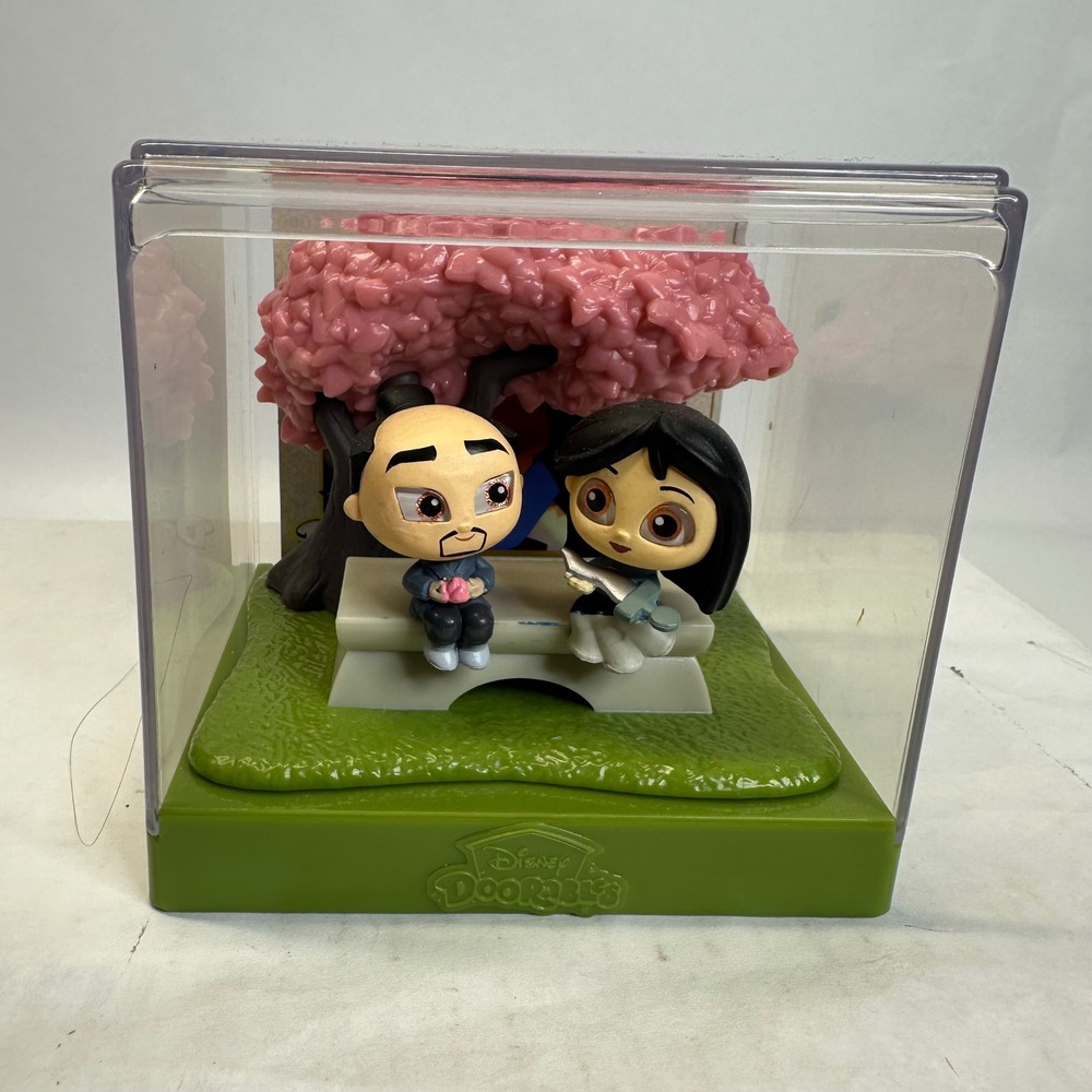 Disney Doorables Movie Moments Mulan Li Shang Cherry Blossom Figure Diorama Case
